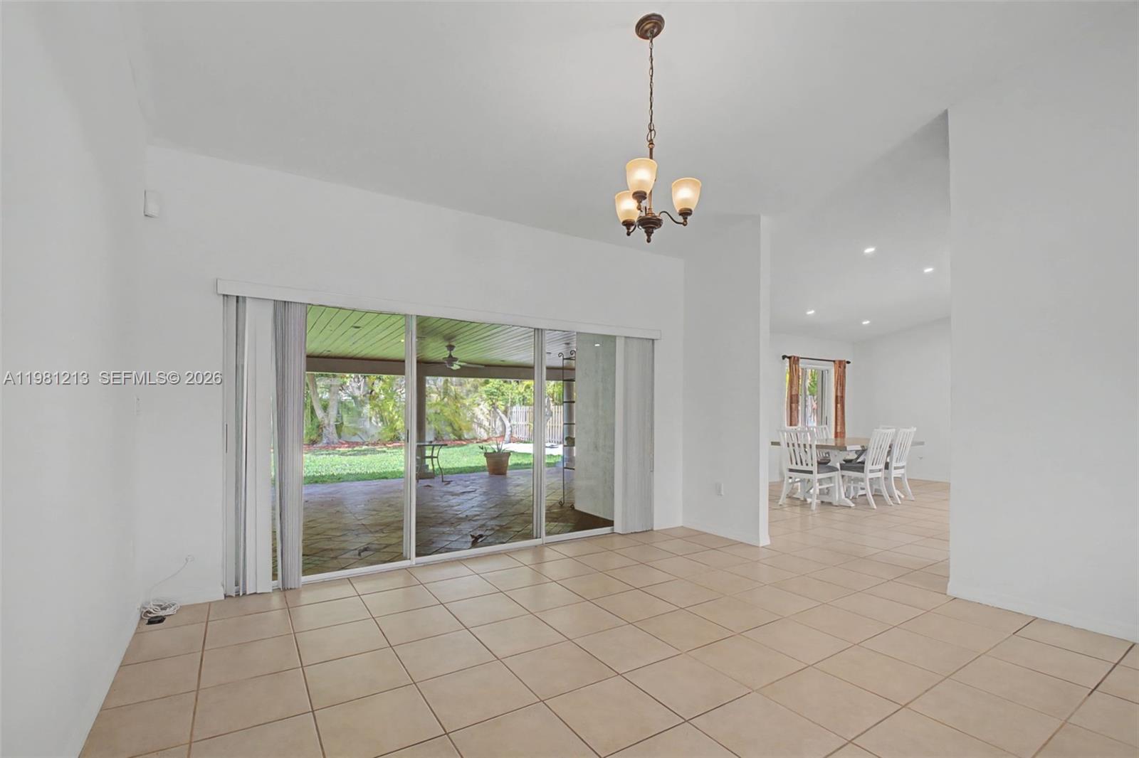 MUNNE ROYAL HOMES - Residential Lease