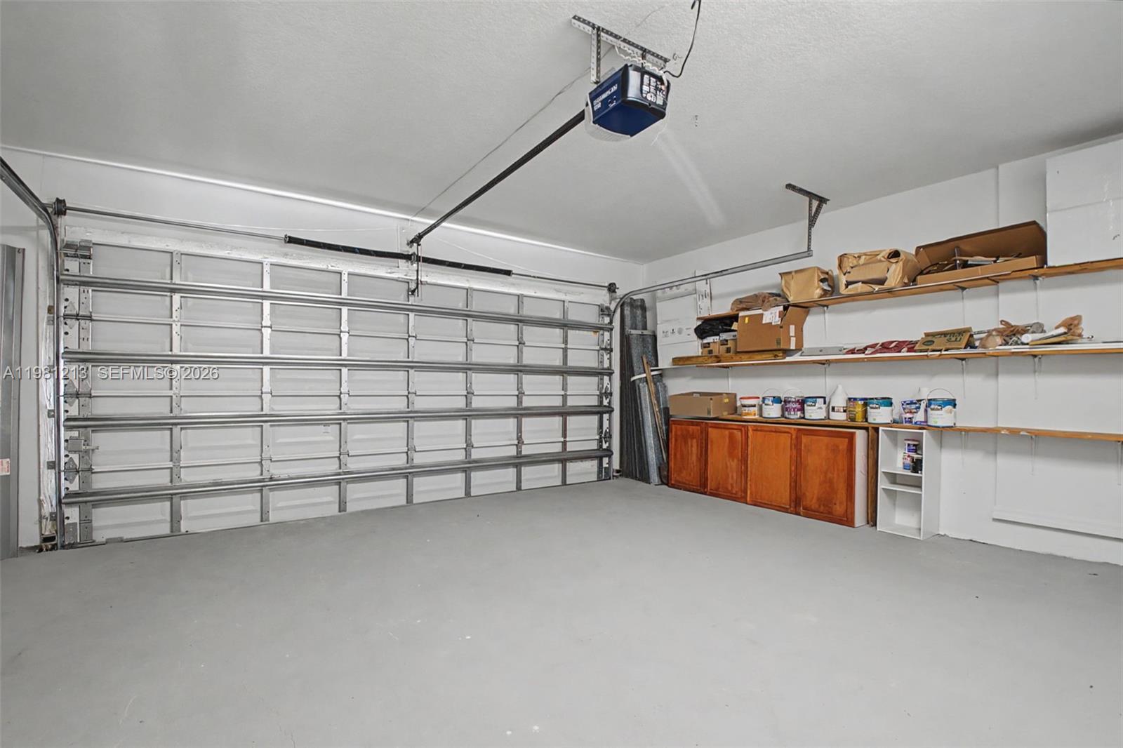 MUNNE ROYAL HOMES - Residential Lease