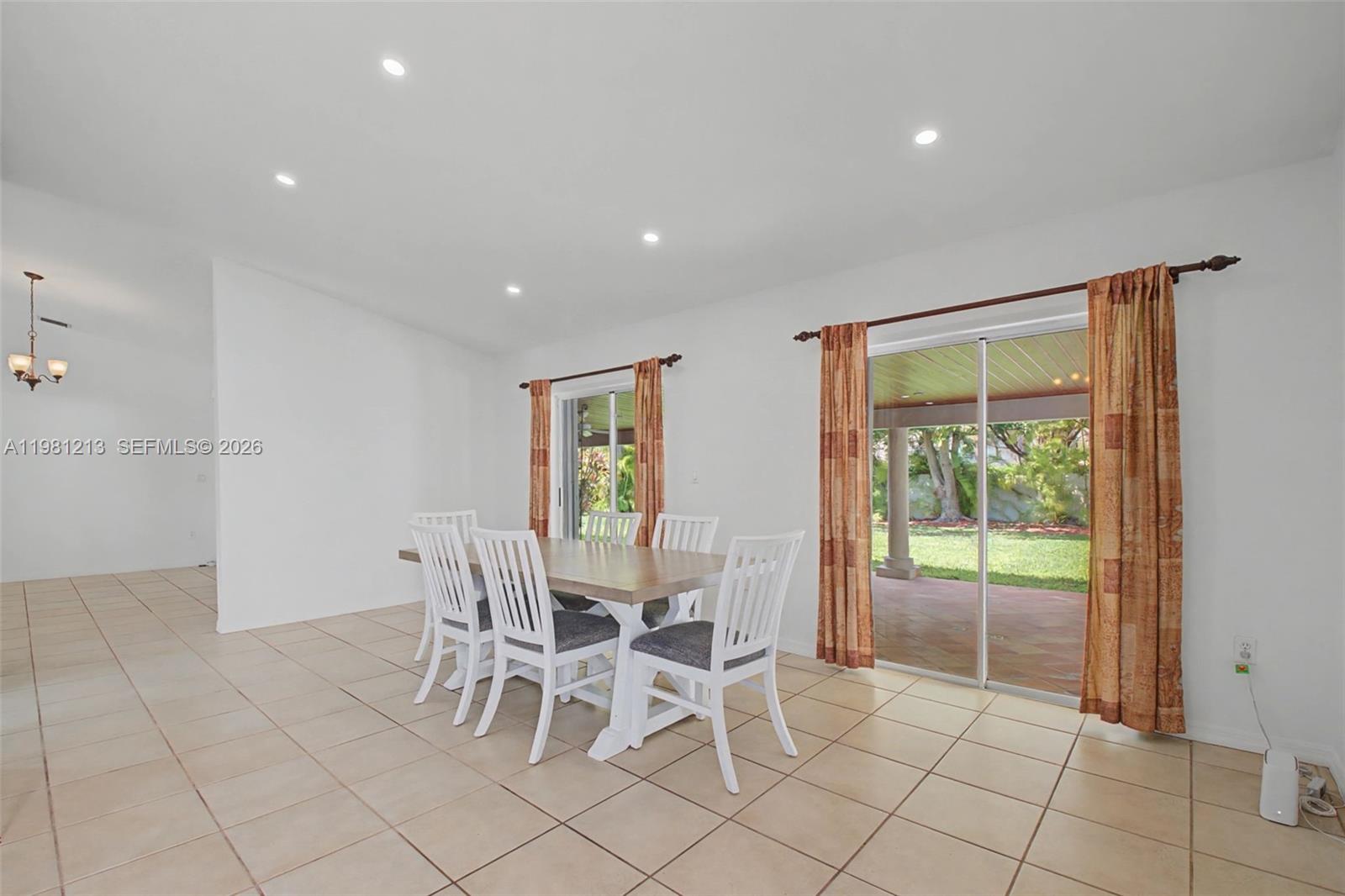 MUNNE ROYAL HOMES - Residential Lease