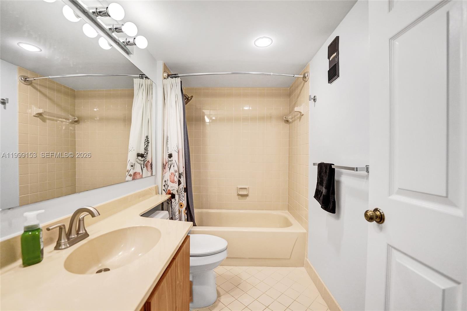 CONDO 13 OF WHITEHALL CON - Residential