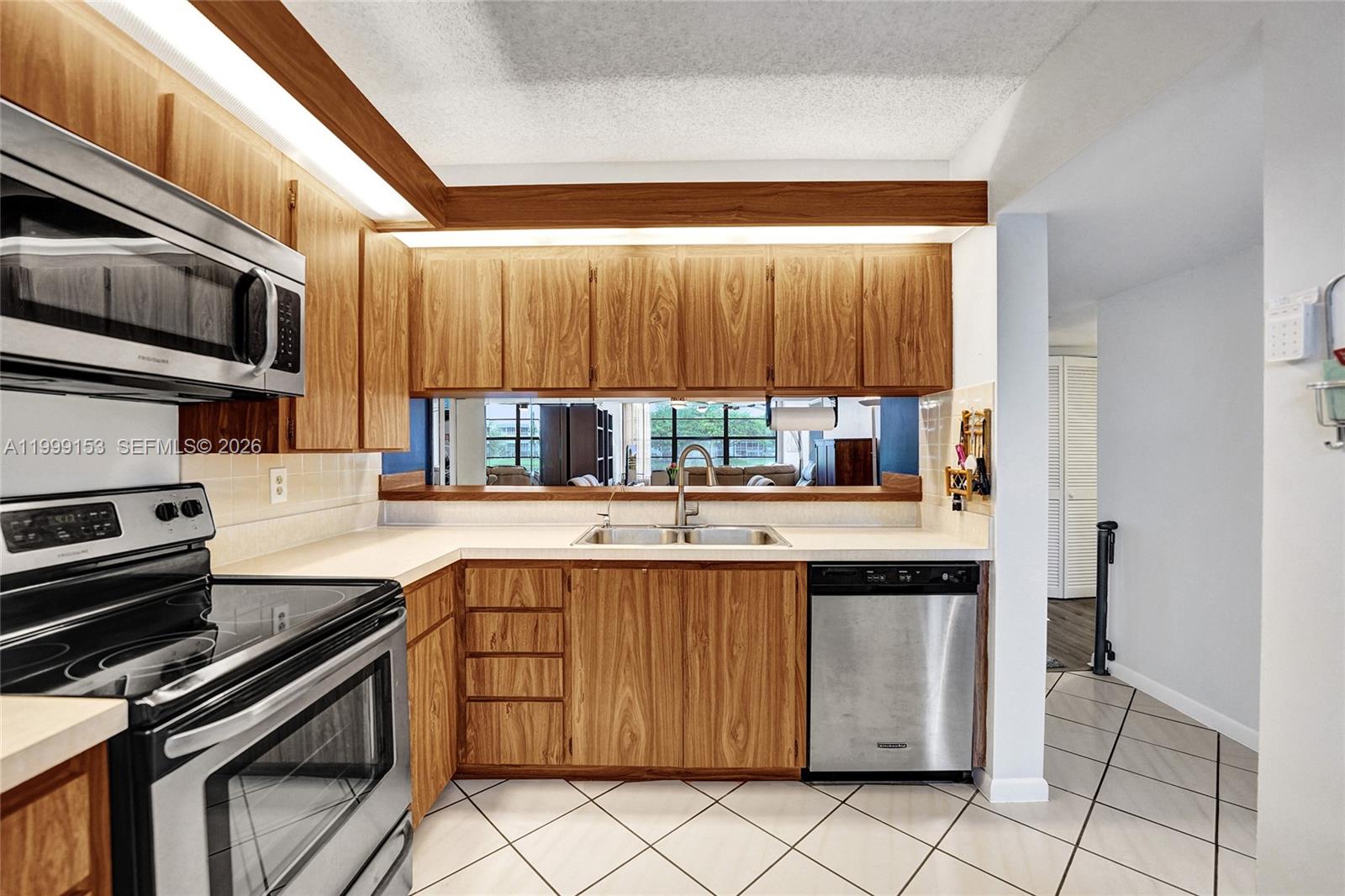 CONDO 13 OF WHITEHALL CON - Residential