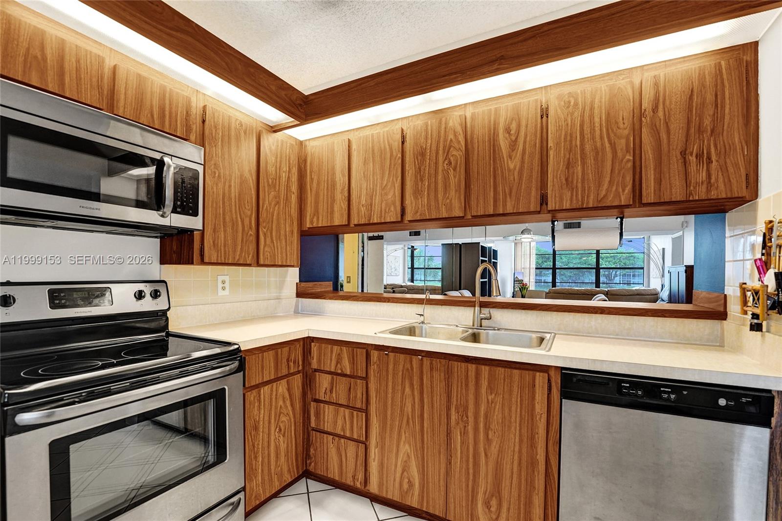 CONDO 13 OF WHITEHALL CON - Residential