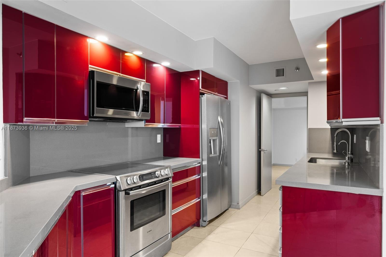 OCEANIA III CONDO - Residential