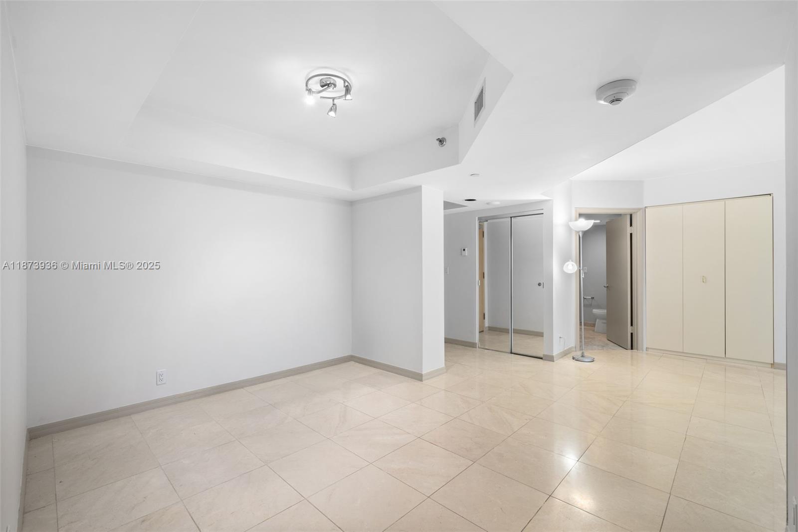 OCEANIA III CONDO - Residential