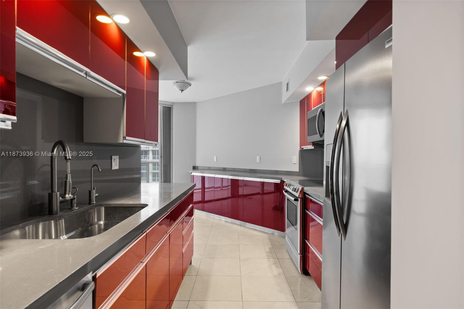 OCEANIA III CONDO - Residential