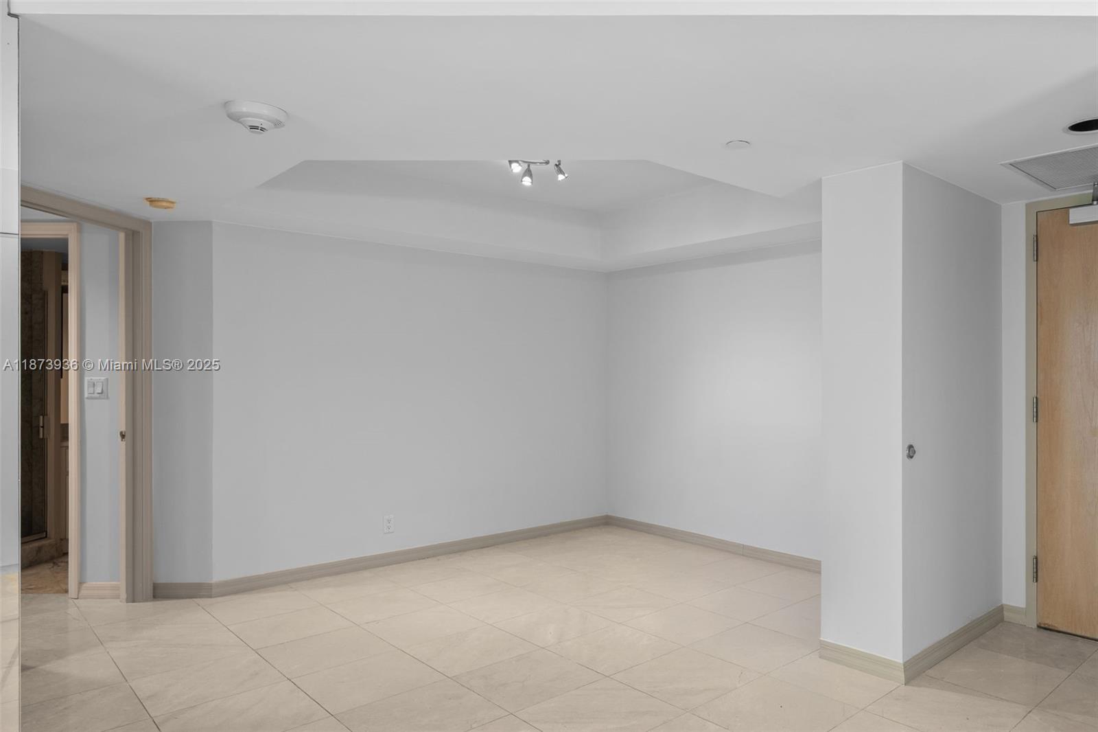 OCEANIA III CONDO - Residential