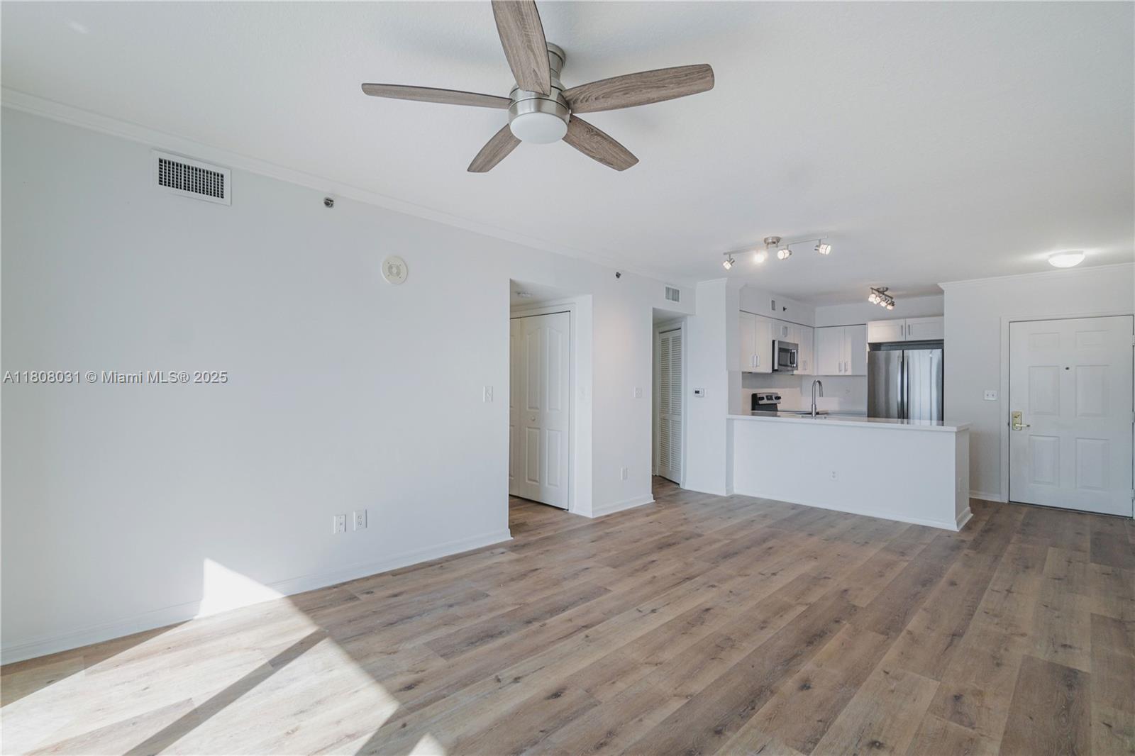 DA VINCI ON DOUGLAS CONDO - Residential