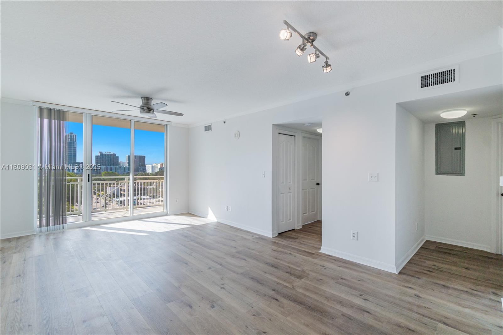 DA VINCI ON DOUGLAS CONDO - Residential