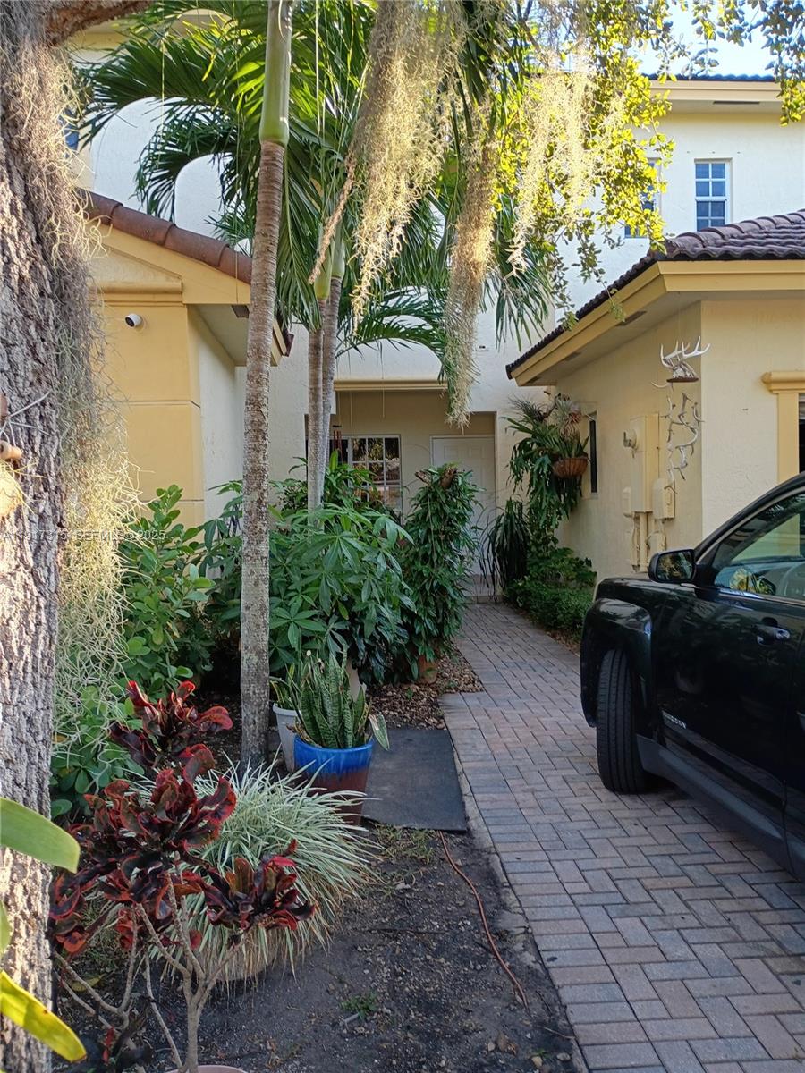 TWIN LAKE SHORES CENTRAL - Residential Lease