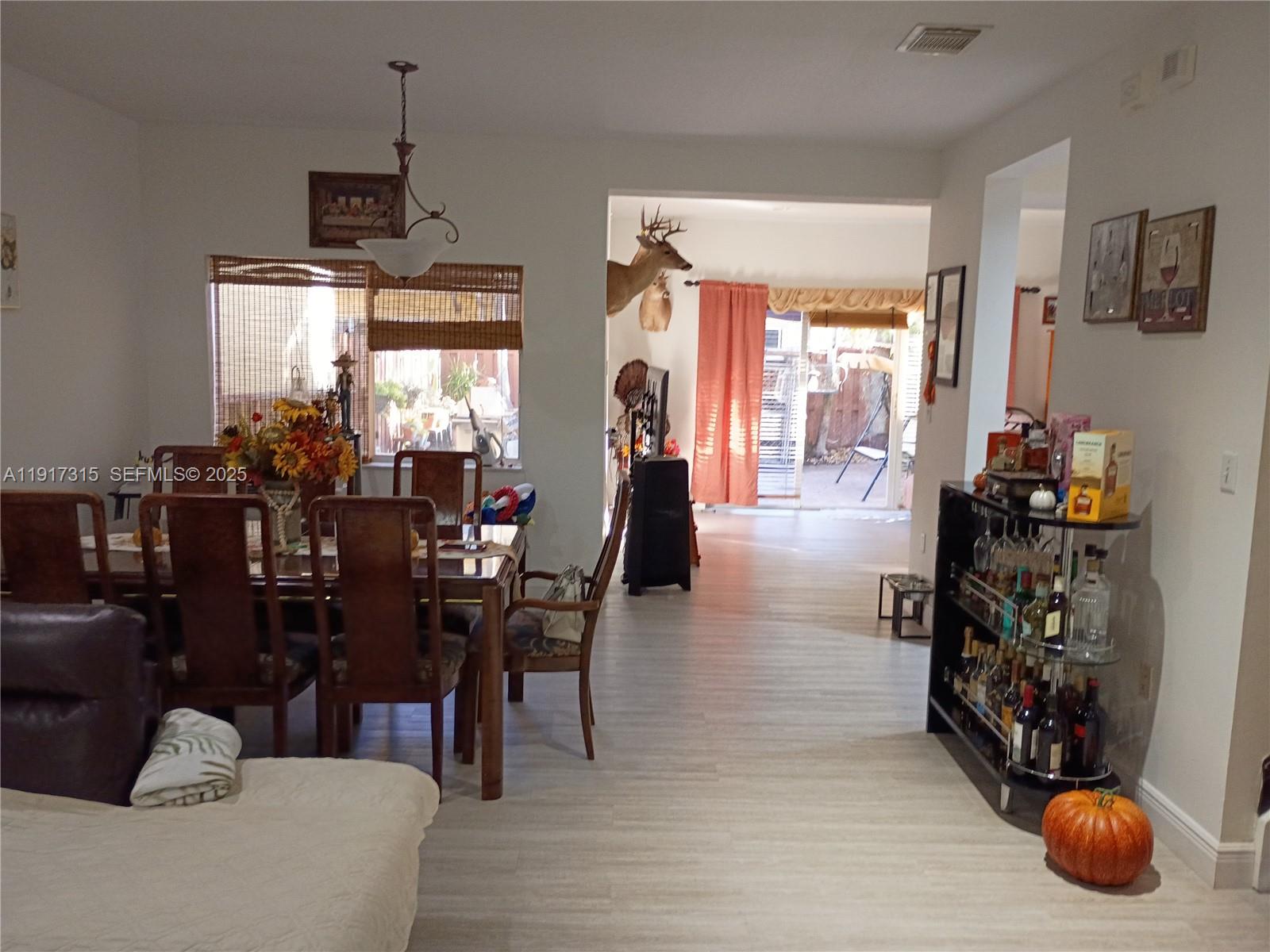 TWIN LAKE SHORES CENTRAL - Residential Lease