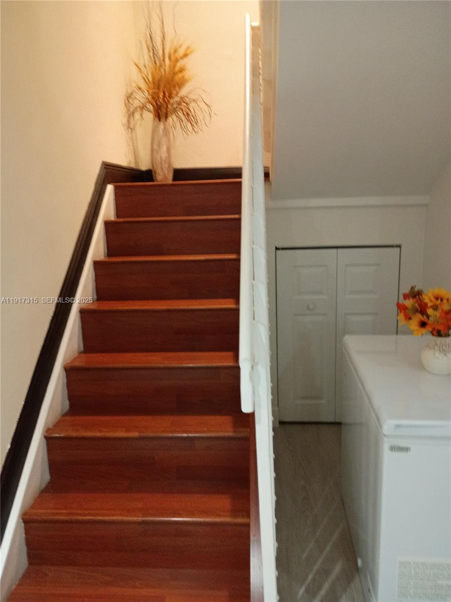 TWIN LAKE SHORES CENTRAL - Residential Lease