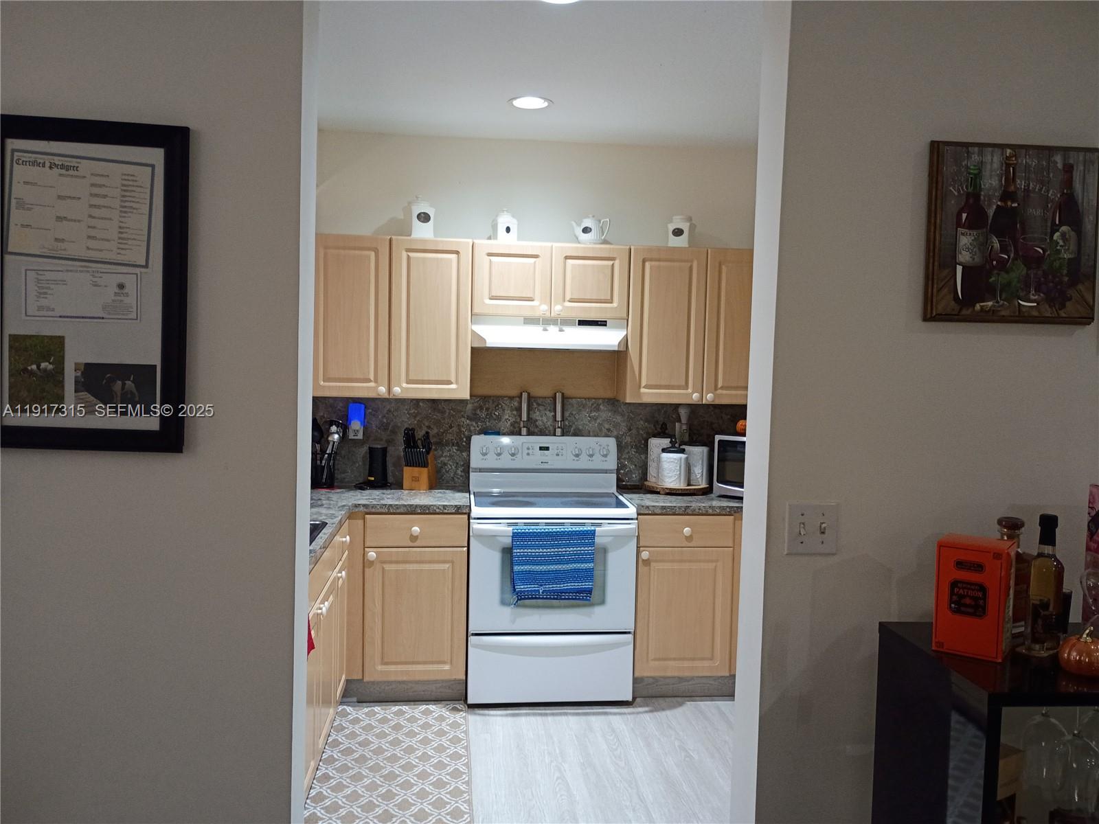 TWIN LAKE SHORES CENTRAL - Residential Lease