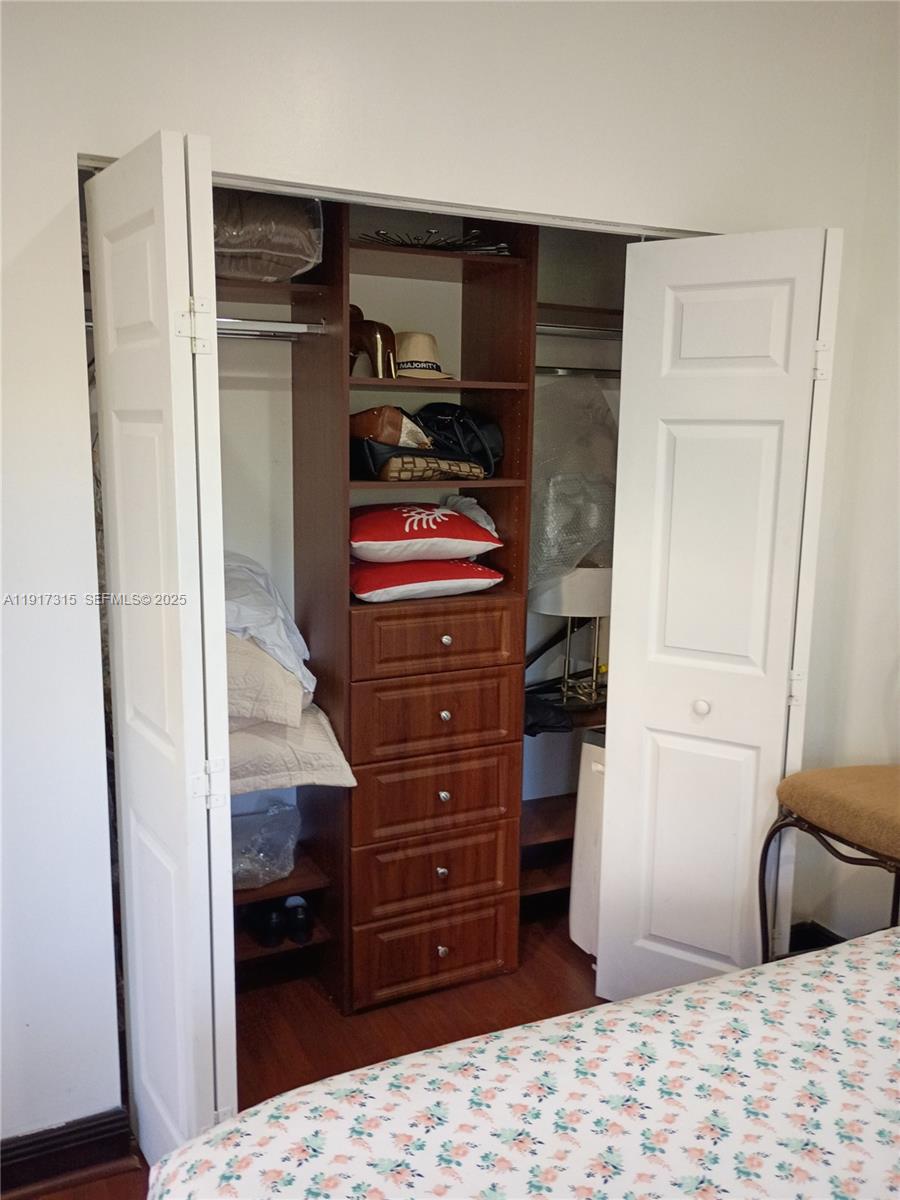 TWIN LAKE SHORES CENTRAL - Residential Lease