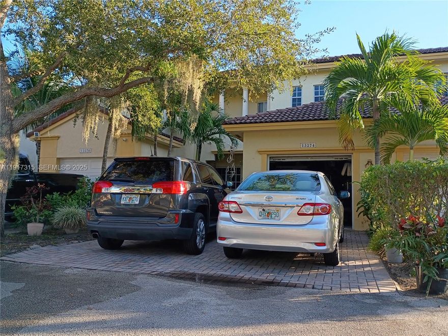 NICE TOWNHOUSE, 2 BEDROOMS, 2 FULL BATHROOMS AND (1) HALF BATHROOM. 1 CAR GARAGE PLUS ADDITIONAL PARKING IN DRIVEWAY. GATED AND COMMUNITY POOL. GREAT PLACE. QUICK RESPONSE TO ANY OFFER. ASSOCIATION APPROVAL REQUIRED. APPROVAL TAKES BETWEEN 7 TO 15 DAYS. PROOF OF INCOME REQUIRED. NO PETS PLEASE. CALL LISTING AGENT FOR SHOWINGS 24 IN ADVANCE. TENANT OCCUPIED.