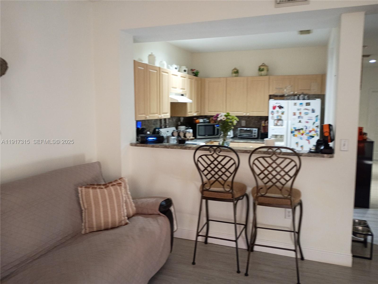 TWIN LAKE SHORES CENTRAL - Residential Lease