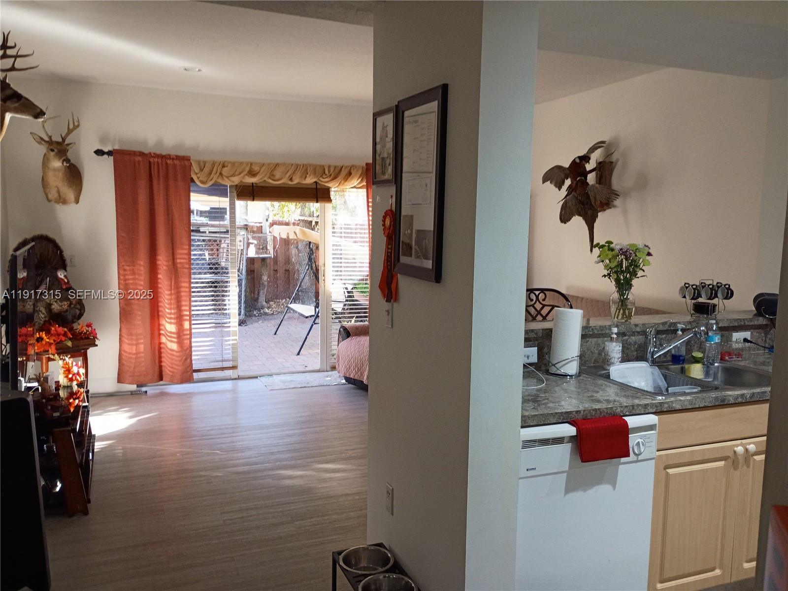 TWIN LAKE SHORES CENTRAL - Residential Lease