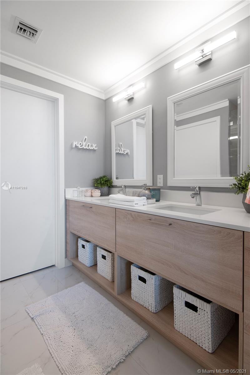 THE HARBOUR NORTH CONDO - Residential