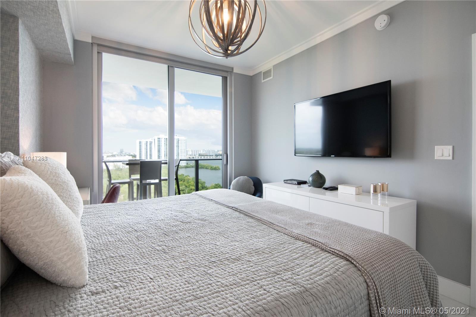 THE HARBOUR NORTH CONDO - Residential