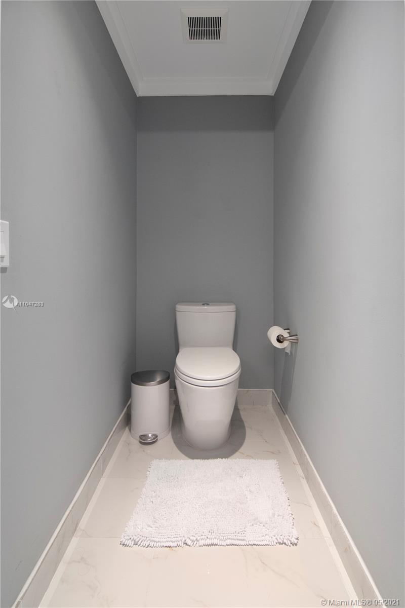 THE HARBOUR NORTH CONDO - Residential