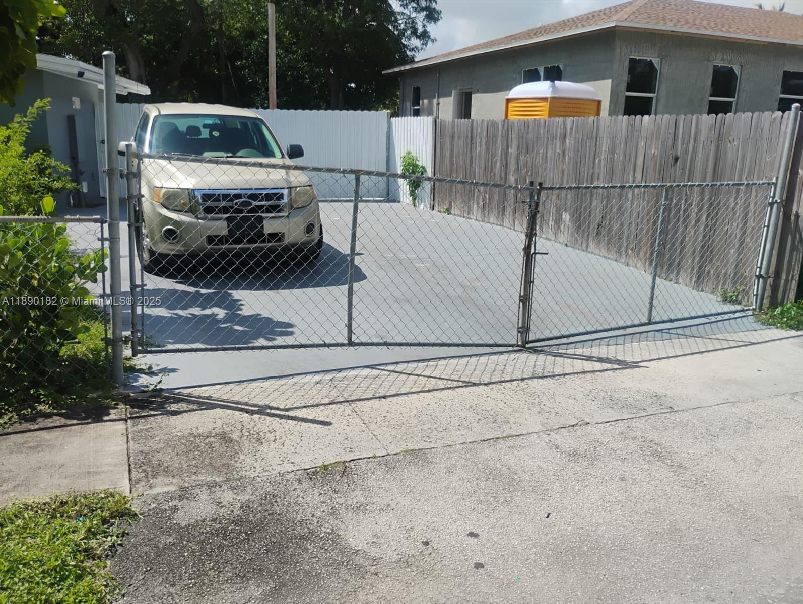 LAUDERDALE MANORS RESUB O - Residential