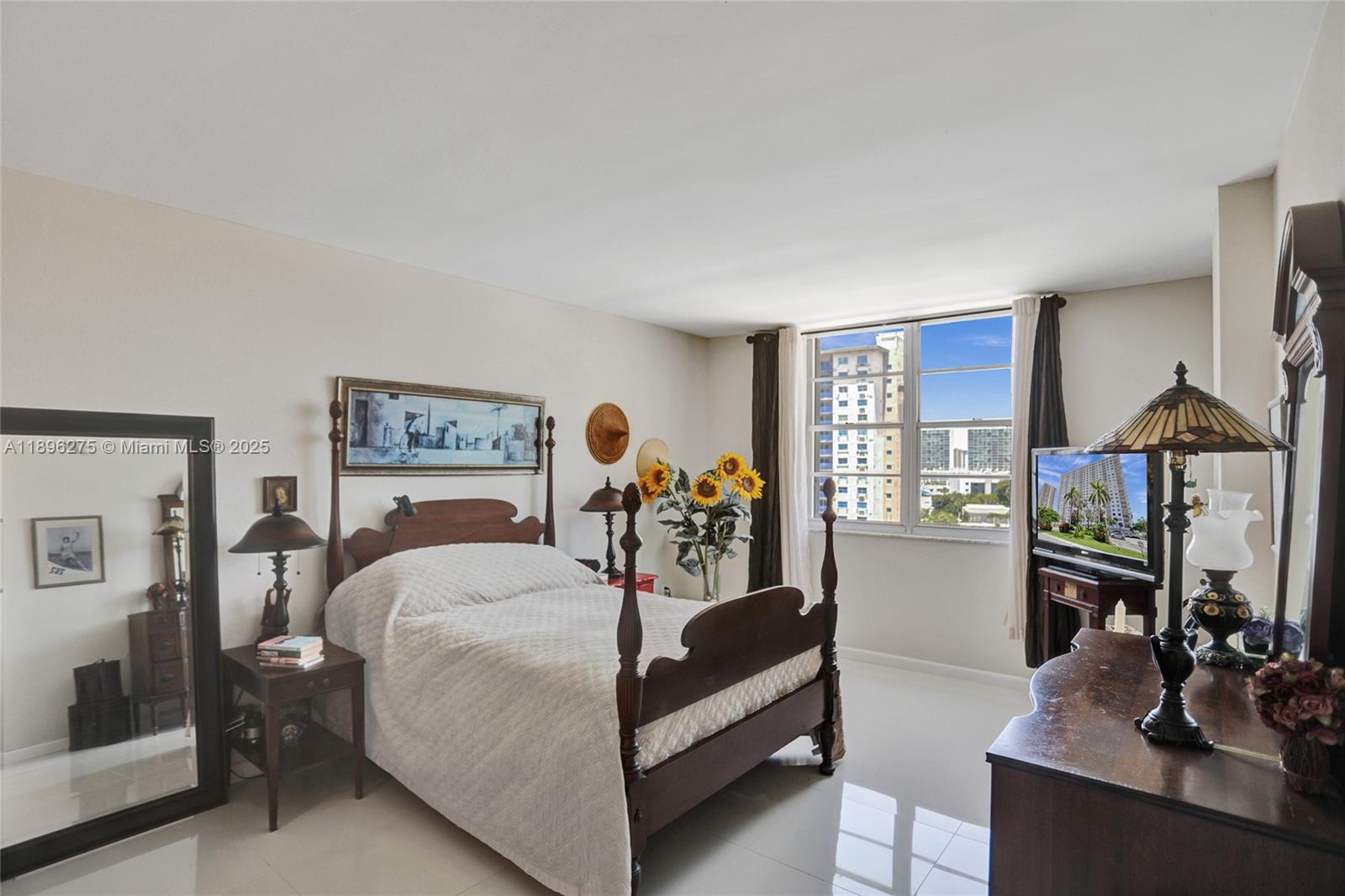 ARLEN HOUSE WEST CONDO - Residential