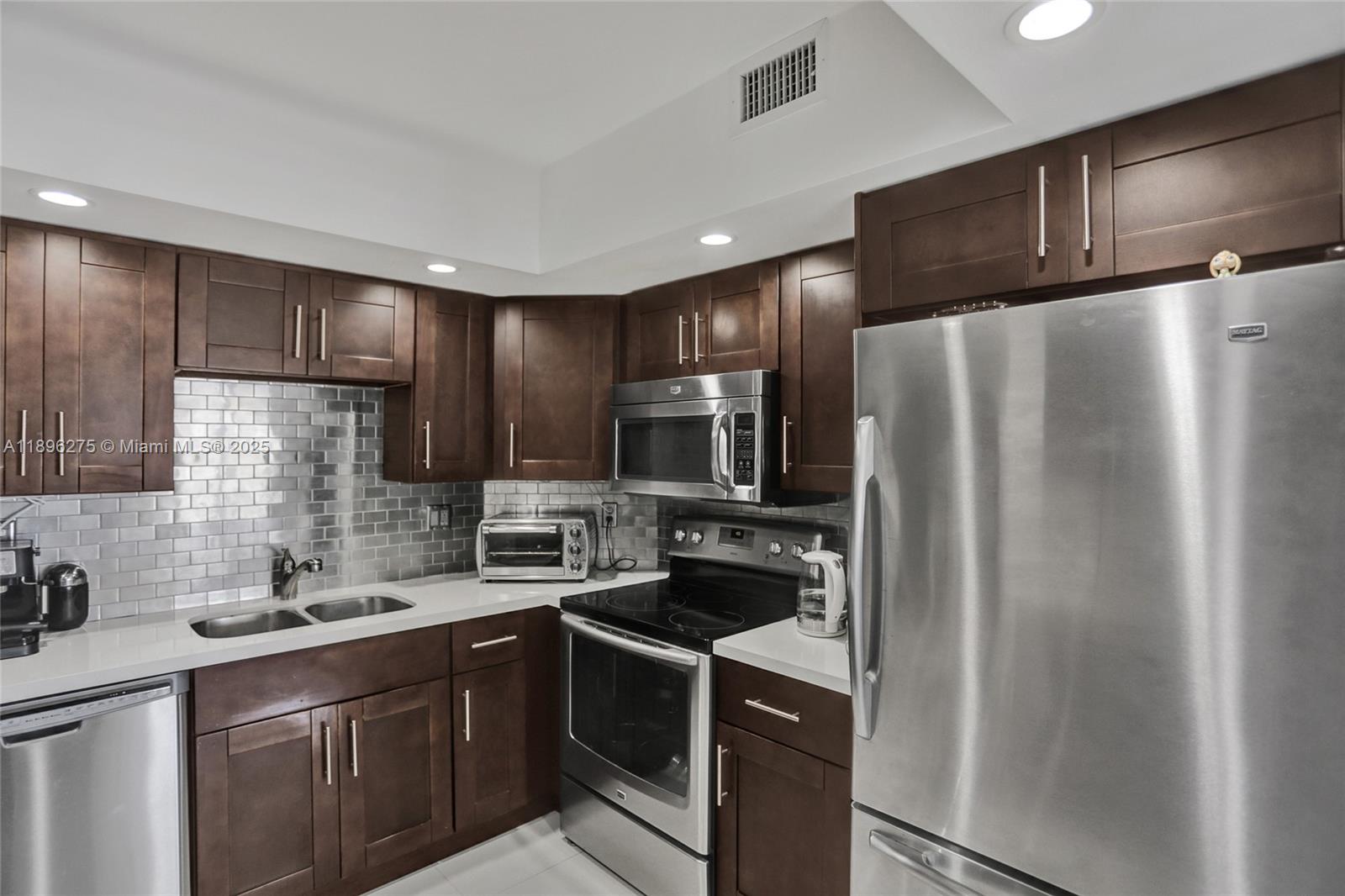 ARLEN HOUSE WEST CONDO - Residential