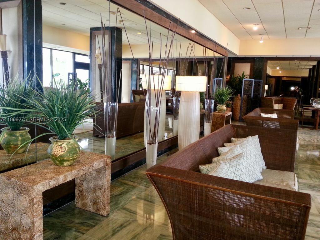 ARLEN HOUSE WEST CONDO - Residential