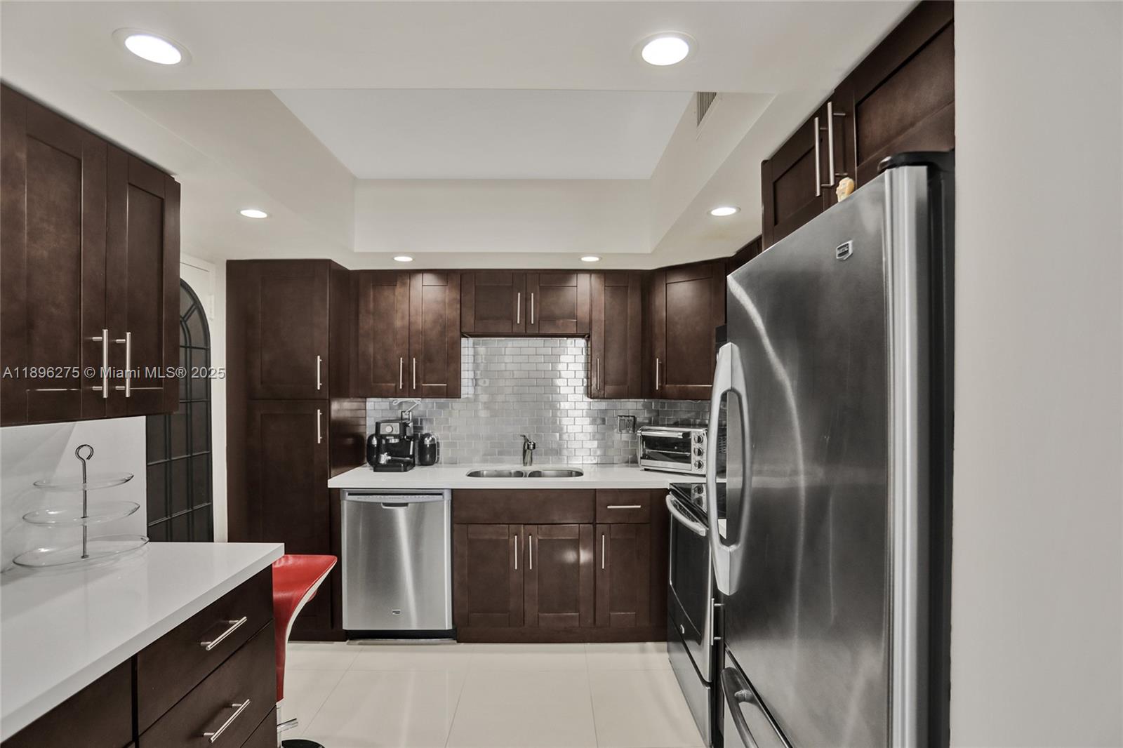 ARLEN HOUSE WEST CONDO - Residential