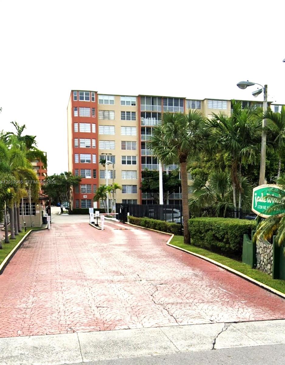 JADE WINDS GROUP - - Residential Lease