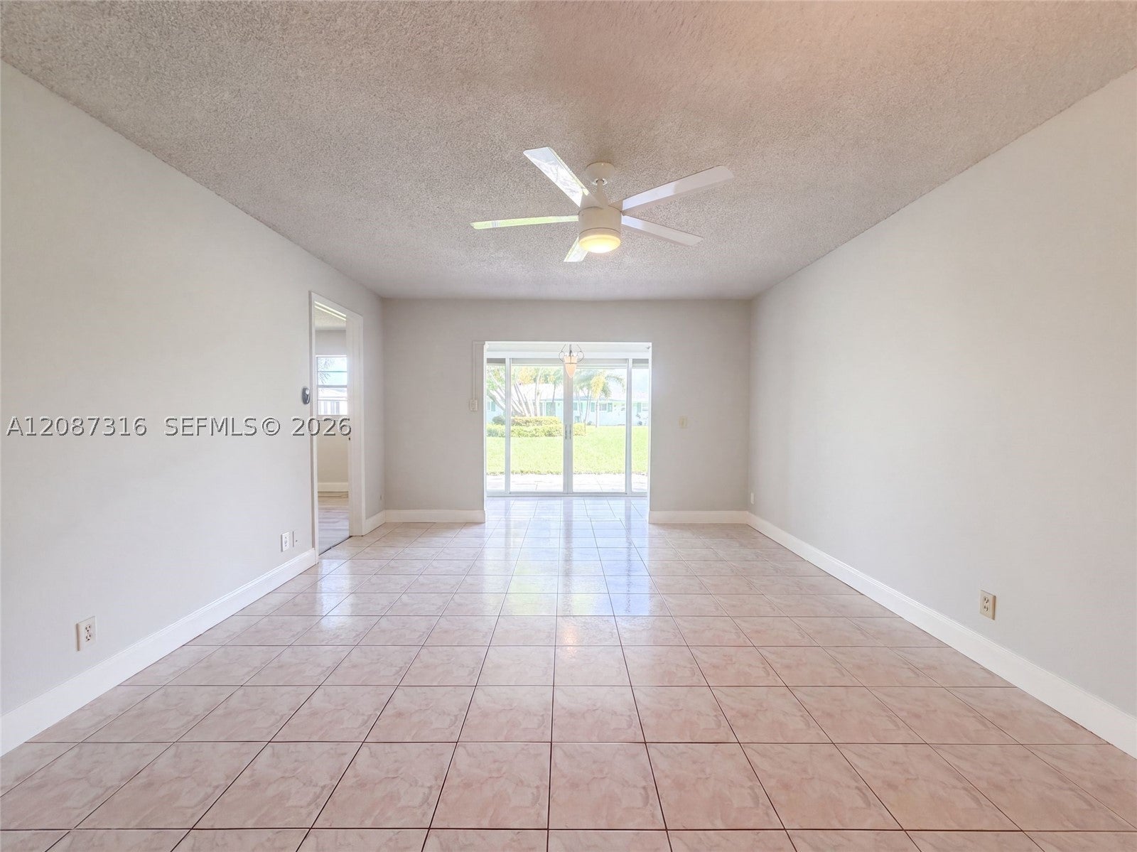 400 SW Golfview Ter 112, Boynton Beach, FL, 33426/$165,000 2 400 SW Golfview Ter 112
