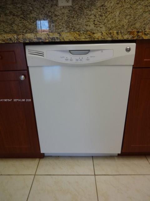 LAKE FOREST PARK II - Residential Lease