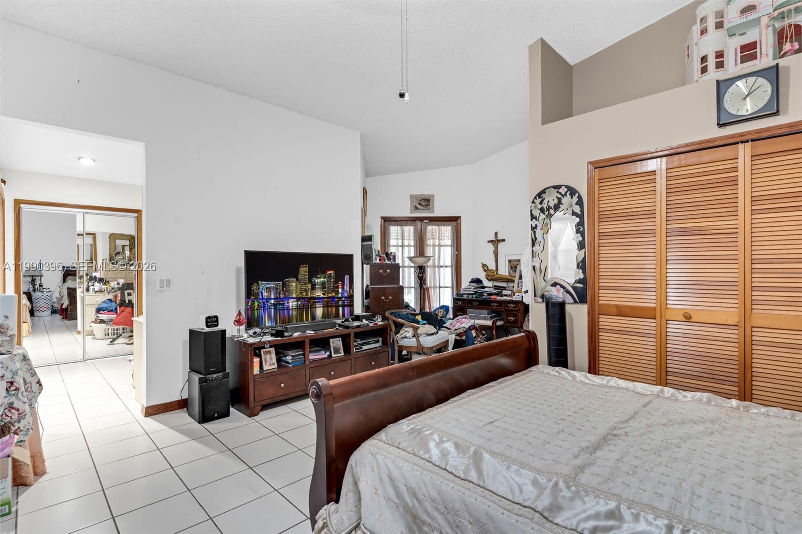 THE MANSIONS - Residential