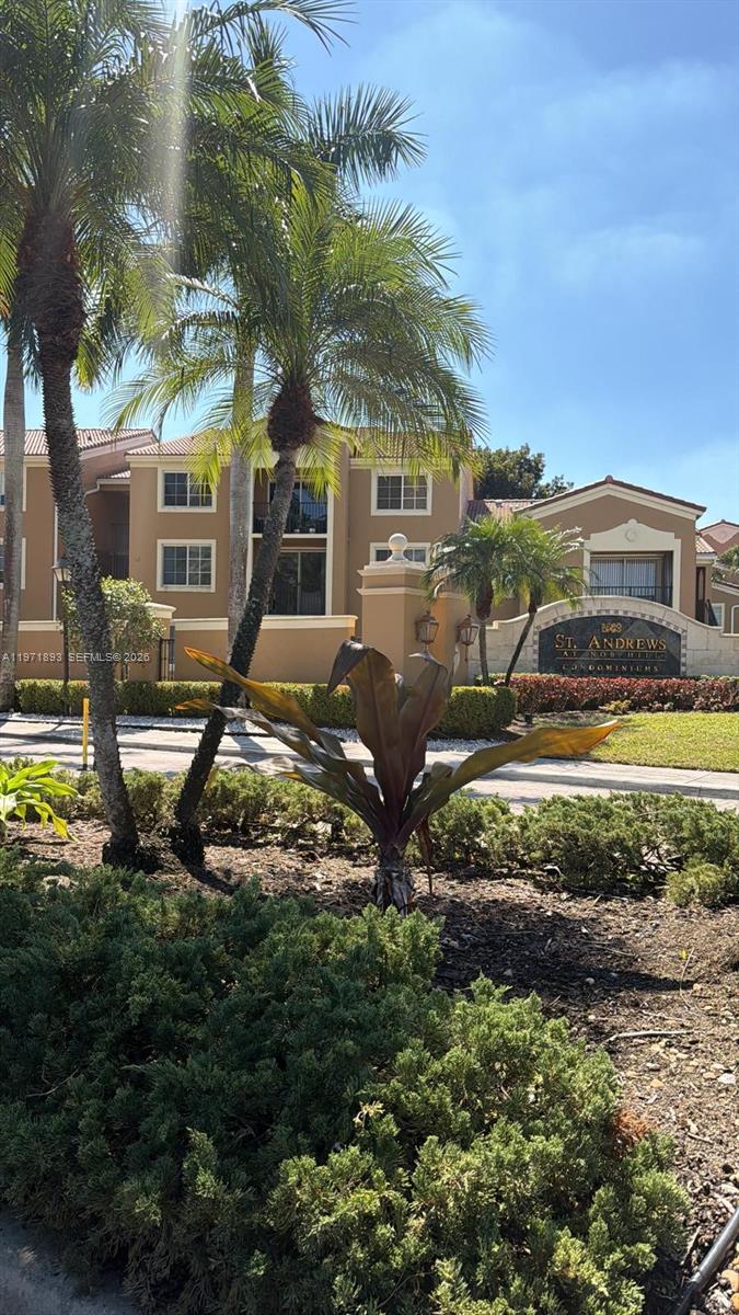 7930 N Nob Hill Rd 304