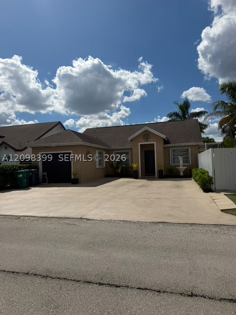 24862 SW 129th Pl, Homestead, FL, 33032/$549,900 2 24862 SW 129th Pl
