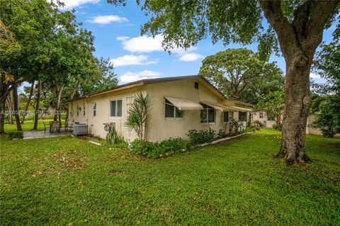 Tiny photo for 410 SW Natura Ave, Deerfield Beach, FL 33441 (MLS # A12005972)