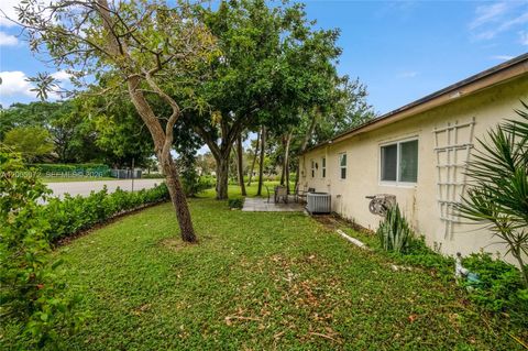 Tiny photo for 410 SW Natura Ave, Deerfield Beach, FL 33441 (MLS # A12005972)