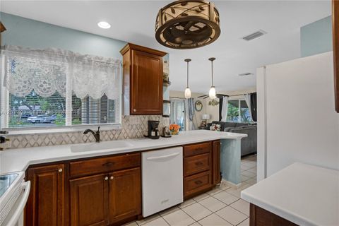 Tiny photo for 410 SW Natura Ave, Deerfield Beach, FL 33441 (MLS # A12005972)