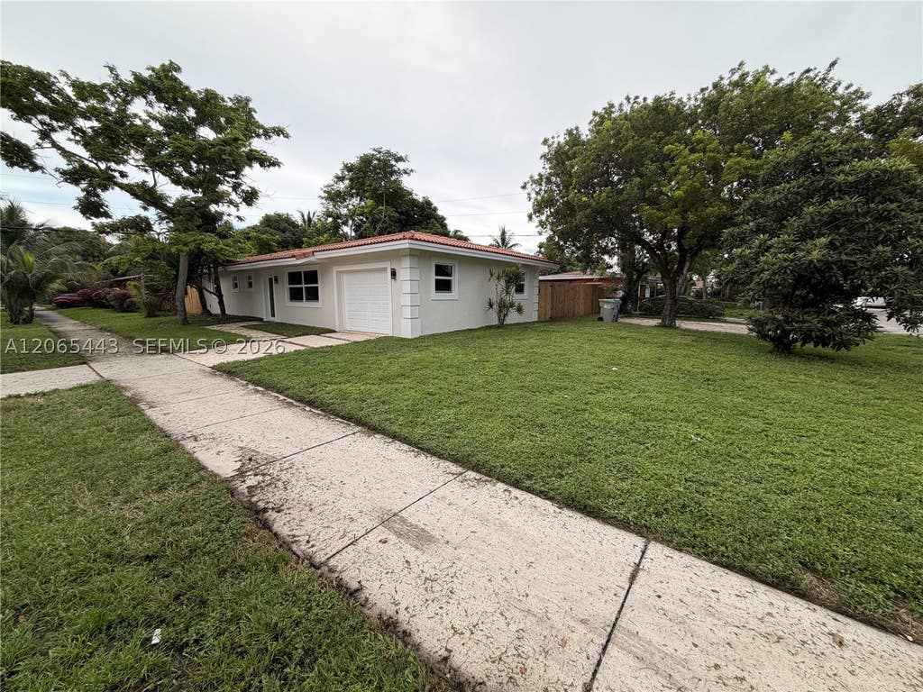 Photo of 110 NE 17th Ct, Pompano Beach, FL 33060 (MLS # A12065443)