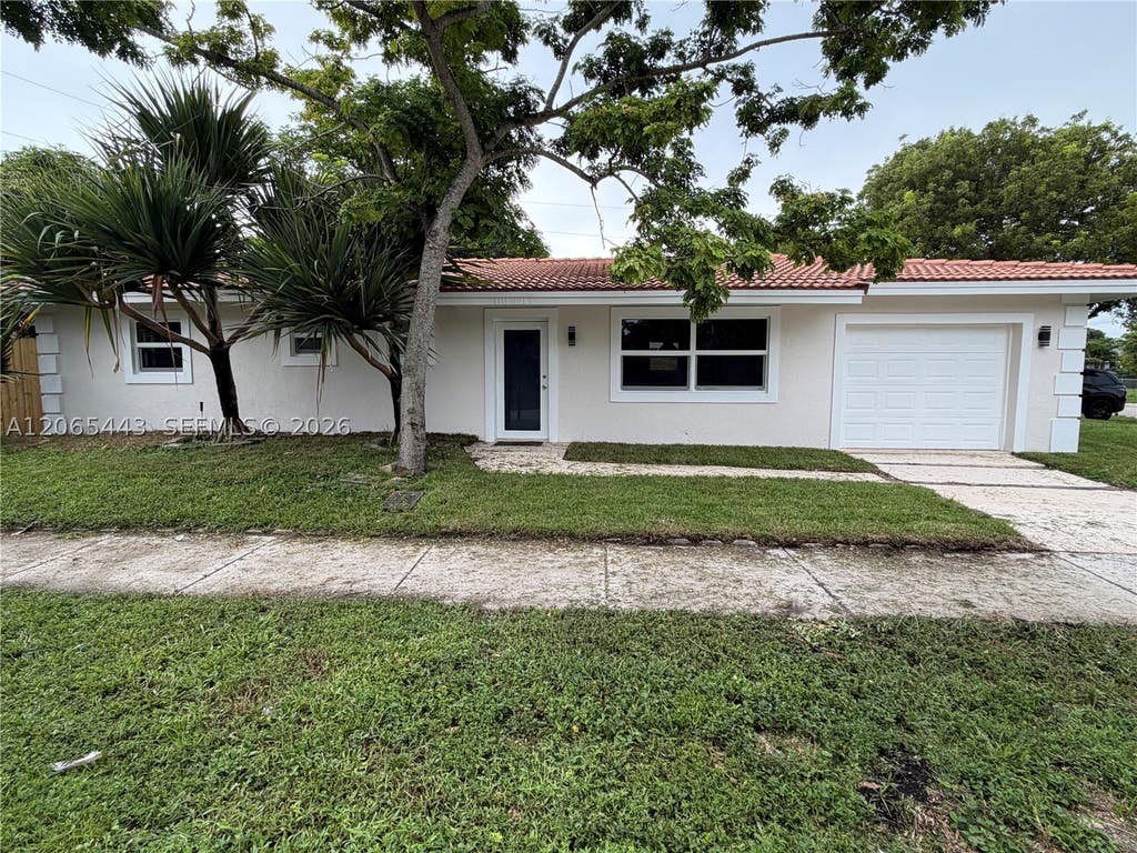 Photo of 110 NE 17th Ct, Pompano Beach, FL 33060 (MLS # A12065443)