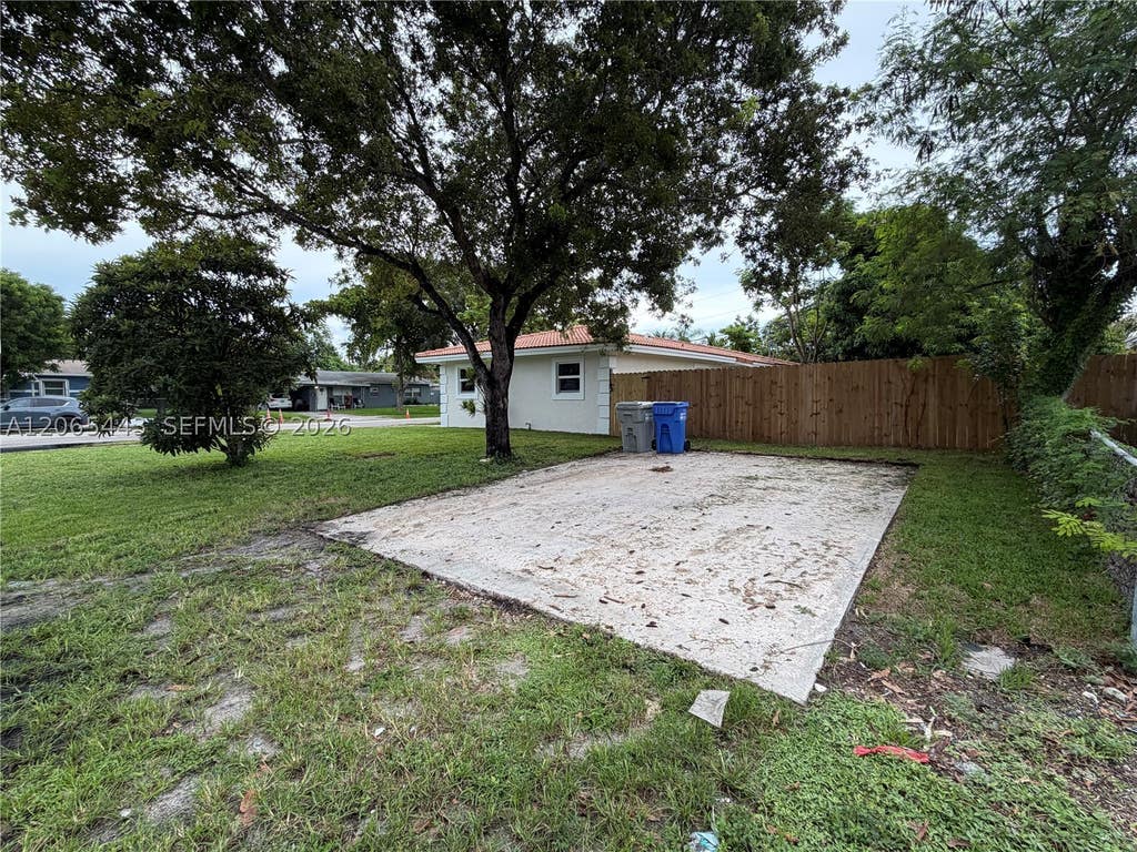 Photo of 110 NE 17th Ct, Pompano Beach, FL 33060 (MLS # A12065443)