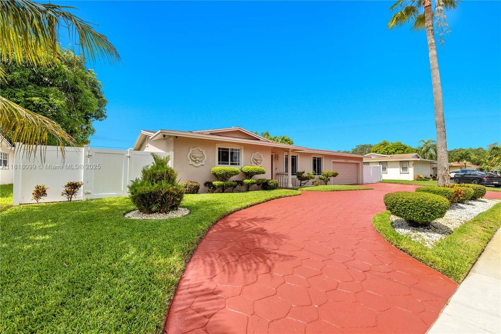 Photo of 4500 NW 7th St, Plantation, FL 33317 (MLS # A11818099)