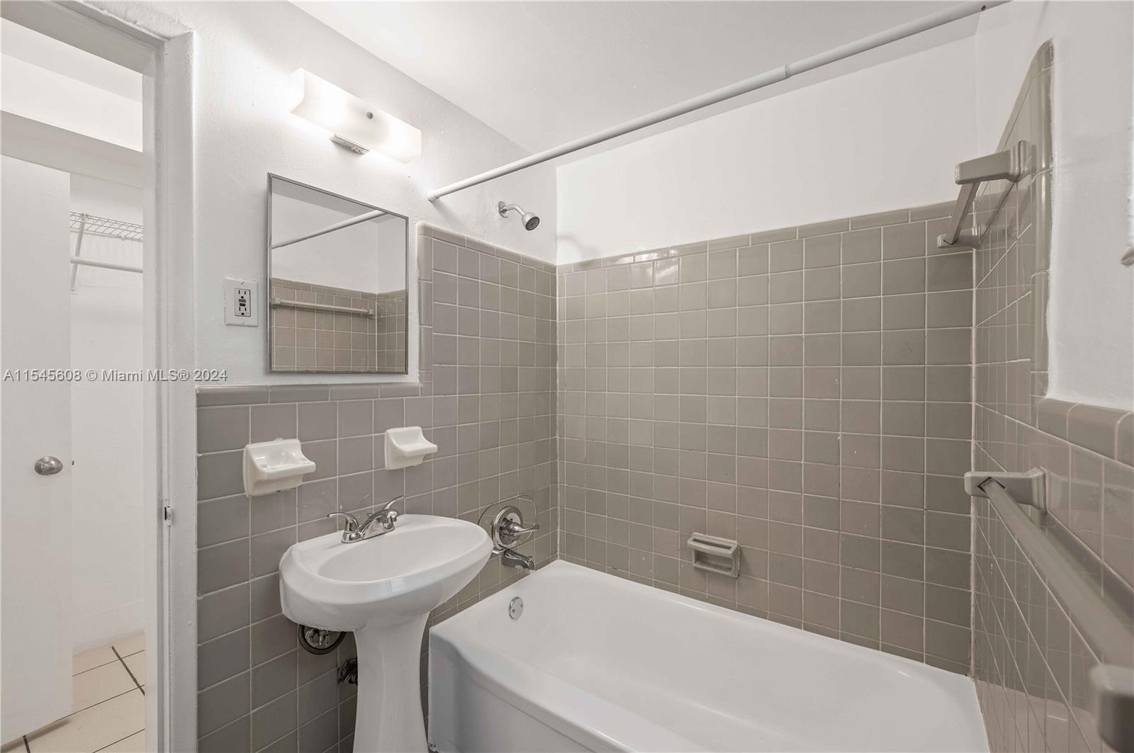 GOLF COURSE SUB AMD PL - Residential Lease