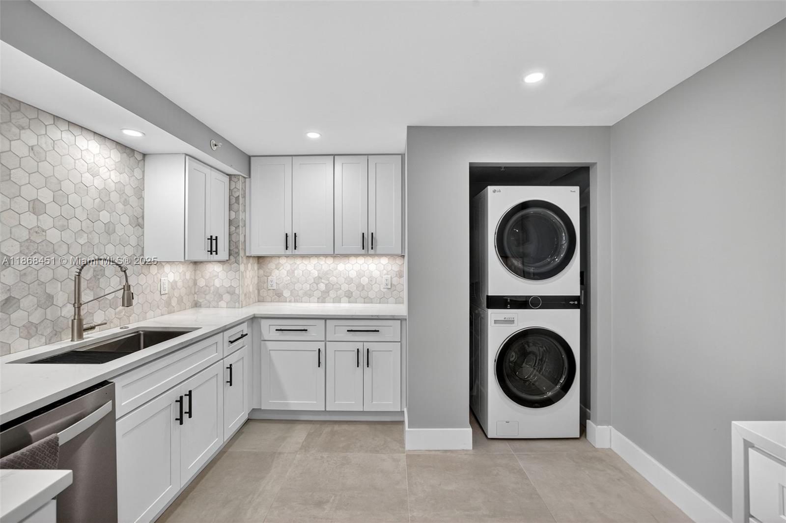 TOWER PORTSMOUTH AT PORT - Residential