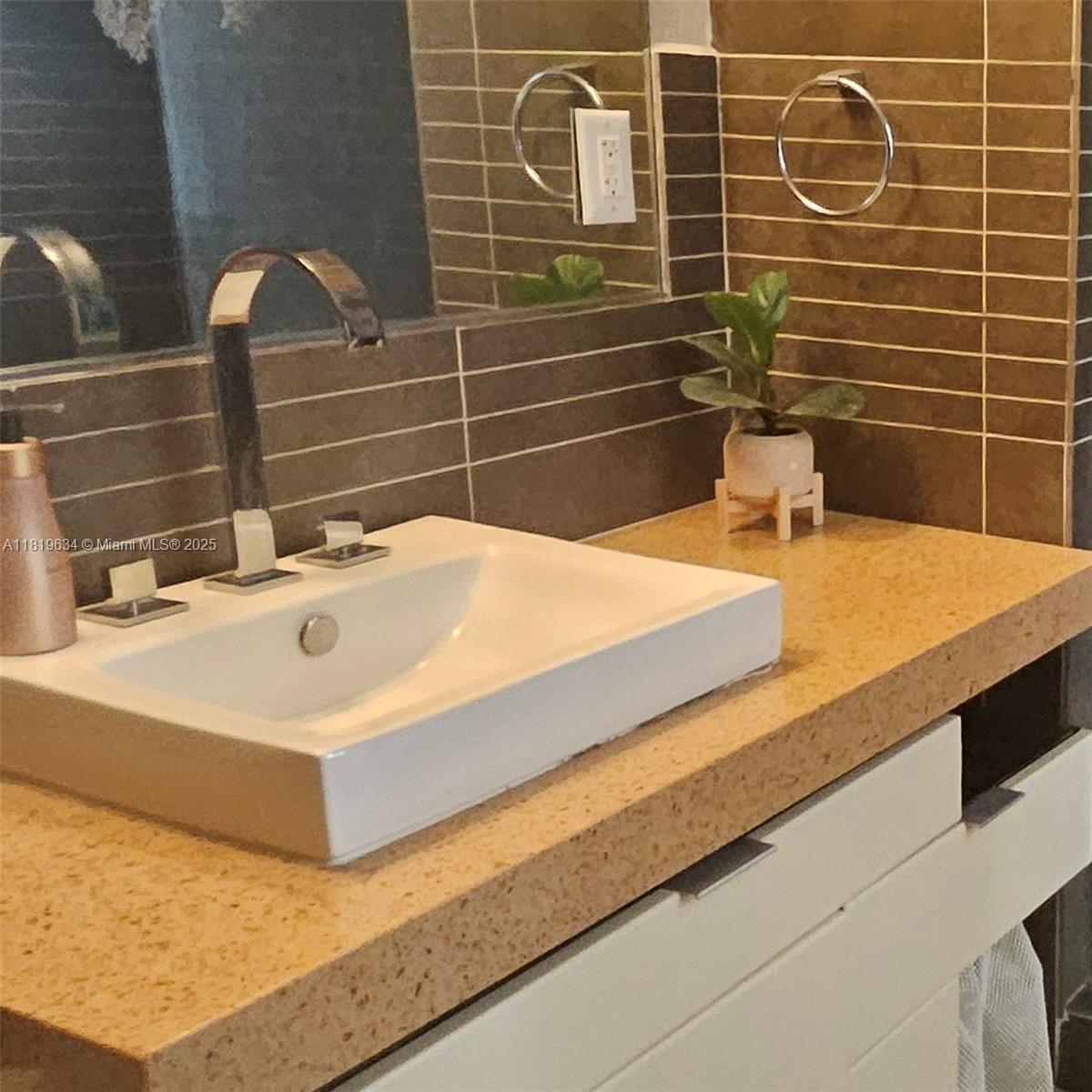 ARTECITY GOVERNOR CONDO - Residential Lease