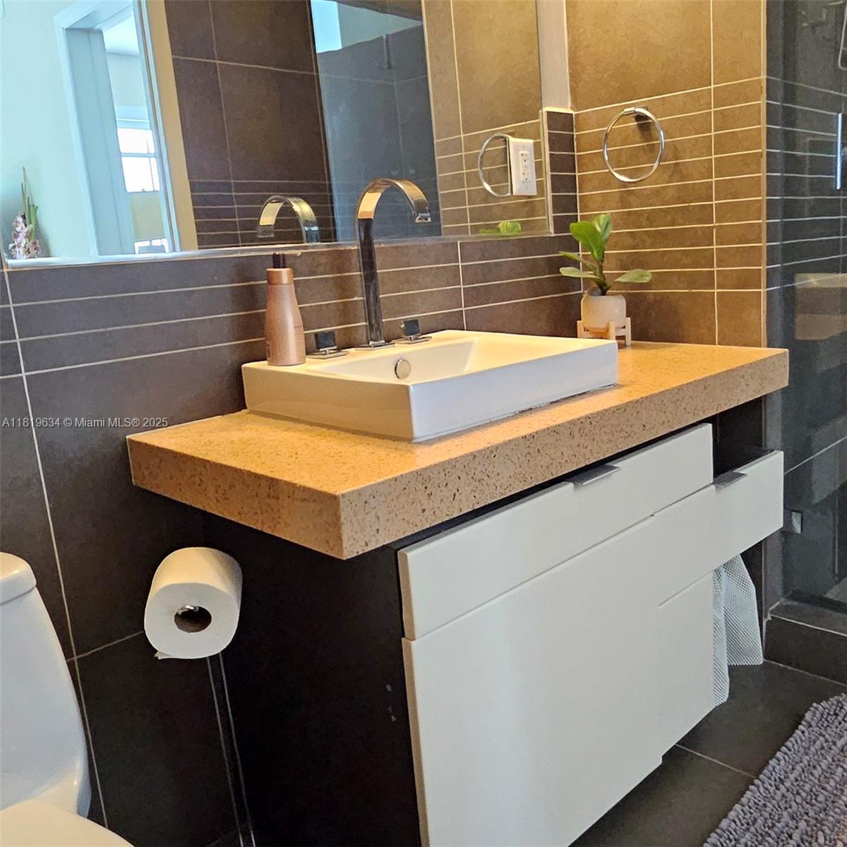 ARTECITY GOVERNOR CONDO - Residential Lease