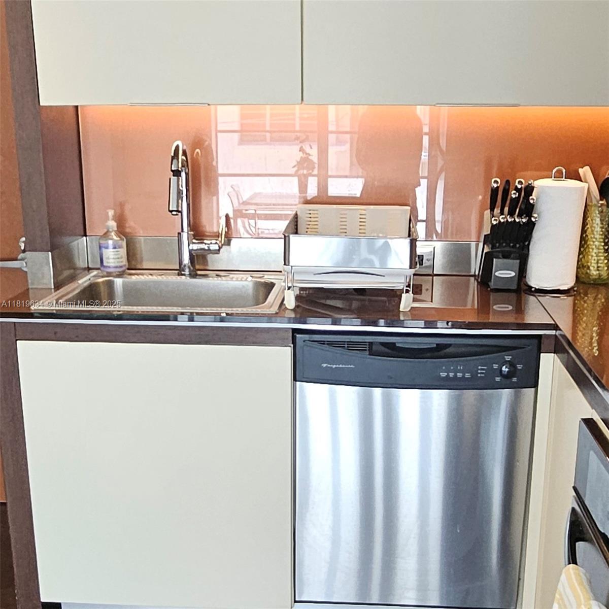 ARTECITY GOVERNOR CONDO - Residential Lease
