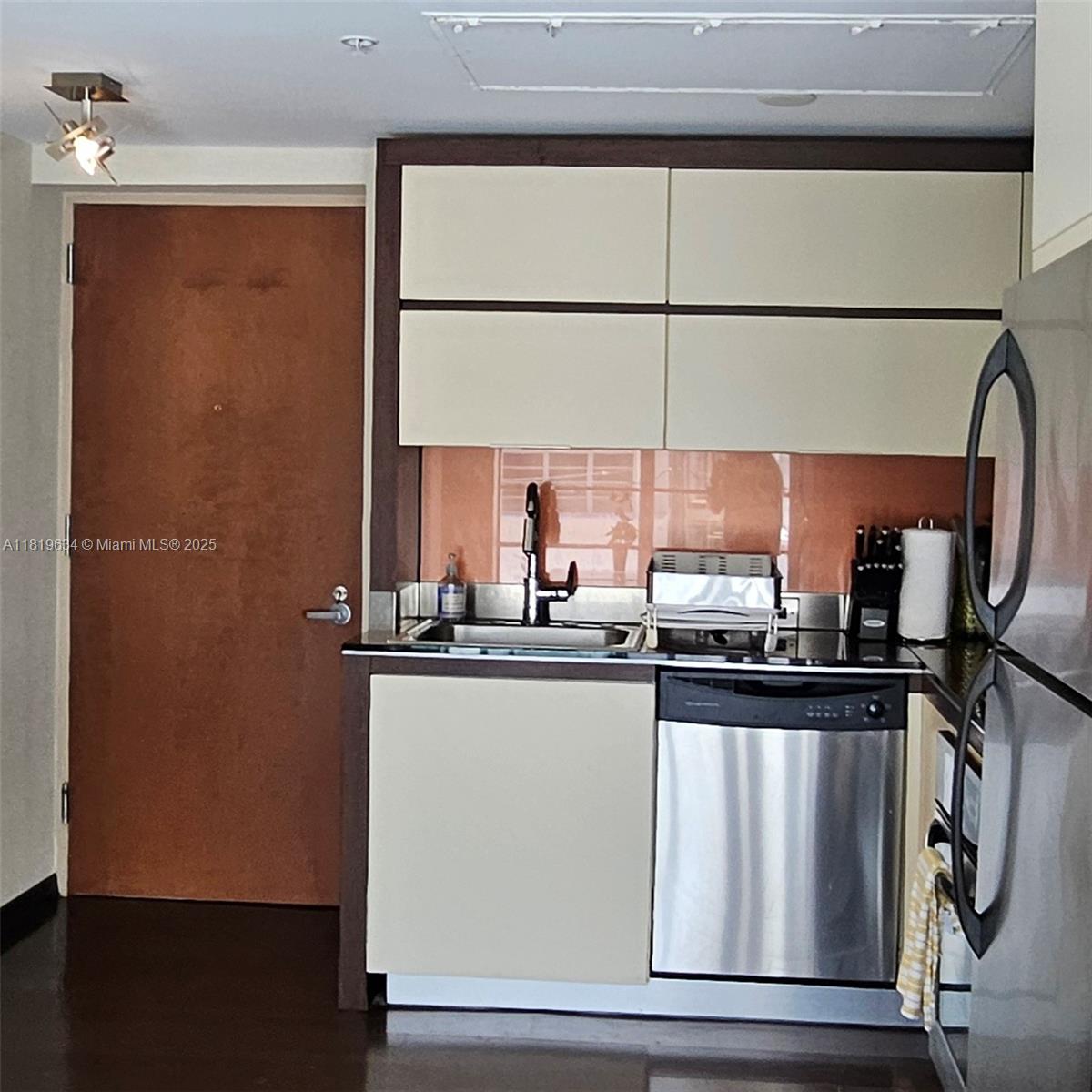 ARTECITY GOVERNOR CONDO - Residential Lease