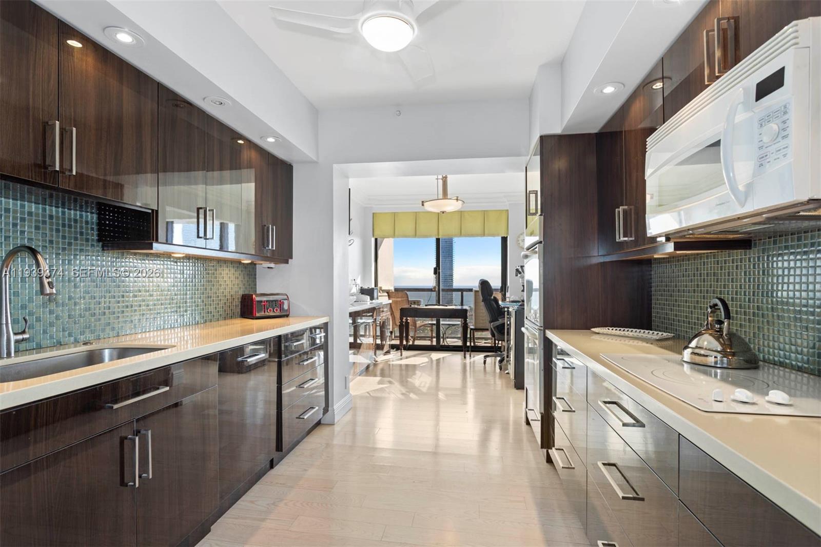 TURNBERRY ISLE SOUTH COND - Residential