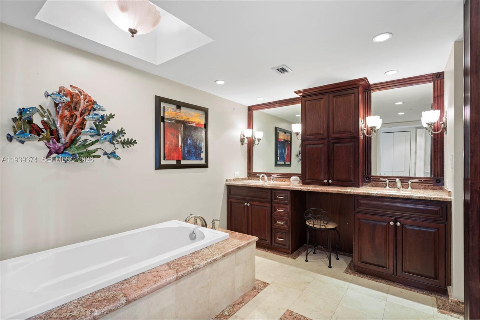 TURNBERRY ISLE SOUTH COND - Residential