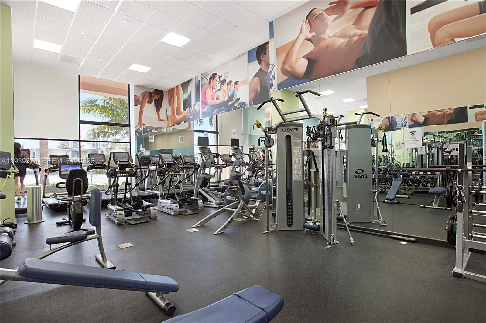 TURNBERRY ISLE SOUTH COND - Residential